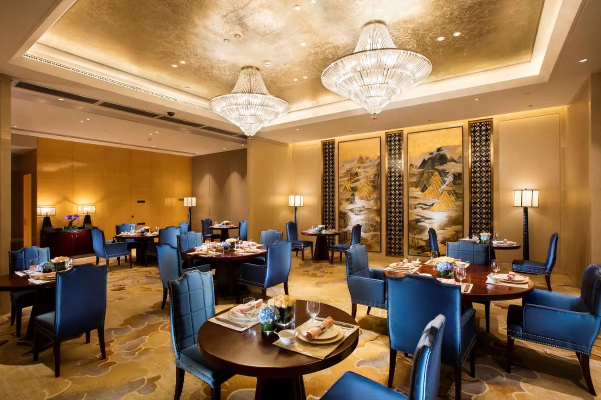 Image 2 of Hilton Wuhan Yangtze Riverside