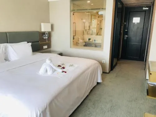 Image 2 of Holiday Inn Wuhan Riverside, an IHG Hotel