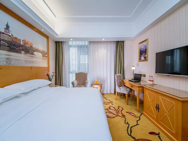 Image 2 of Vienna Hotel Whhan xingye road stone bridge subway station store
